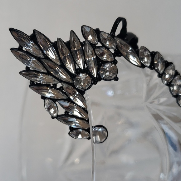 Vintage silver color rhinestone earrings - Picture 4 of 4